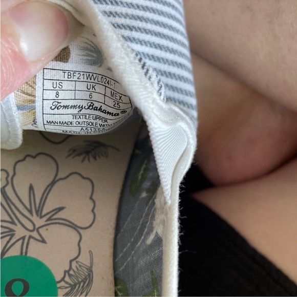 Tommy Bahama Size 8 Women’s Slip on Shoes - Picture 6 of 6